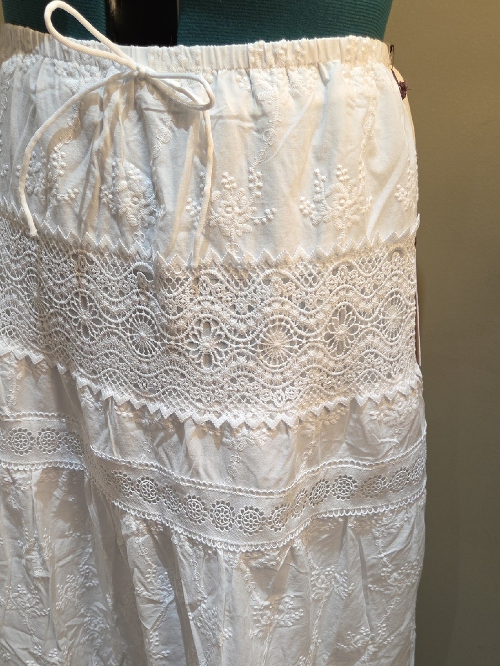 Laura Ashley White Eyelet Maxi Skirt - Picture 16 of 16